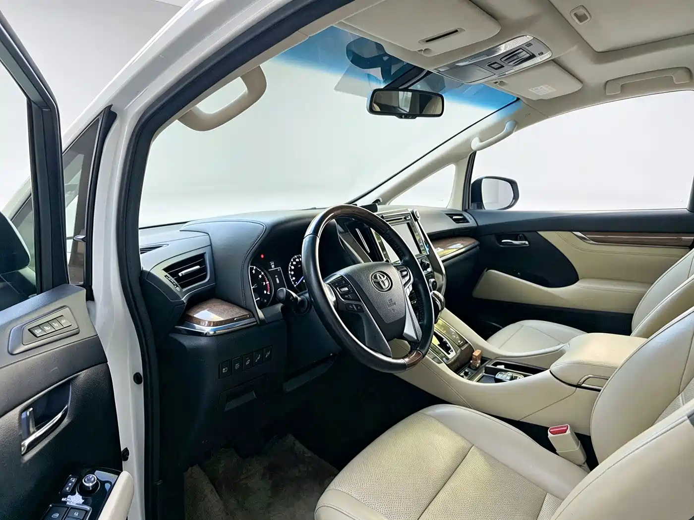Photo 14 - Toyota Alphard