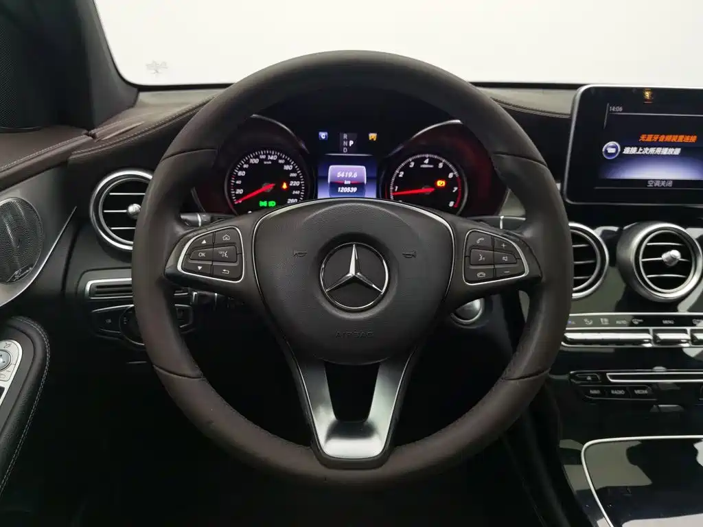 Фото 11 - Mercedes-Benz GLC