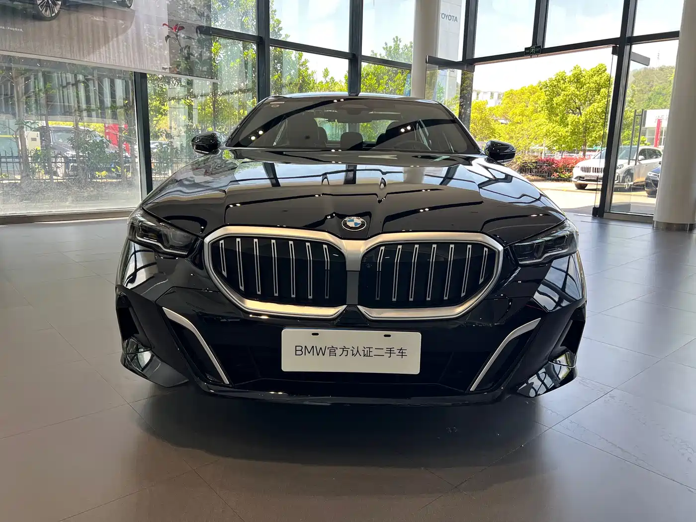 BMW 5 Series 2025 530Li Premium M Sport Package фото 2