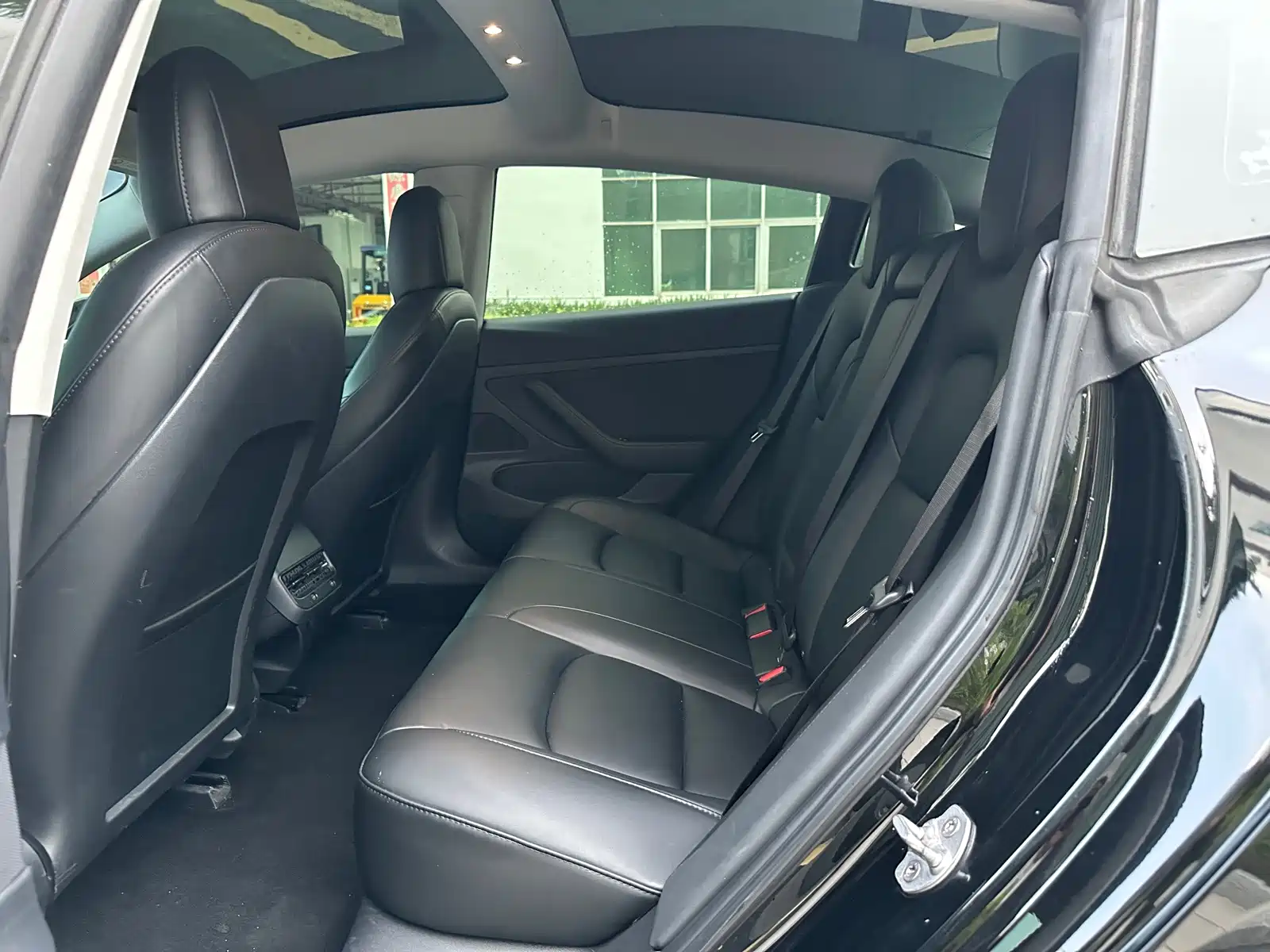 Фото 11 - Tesla Model 3