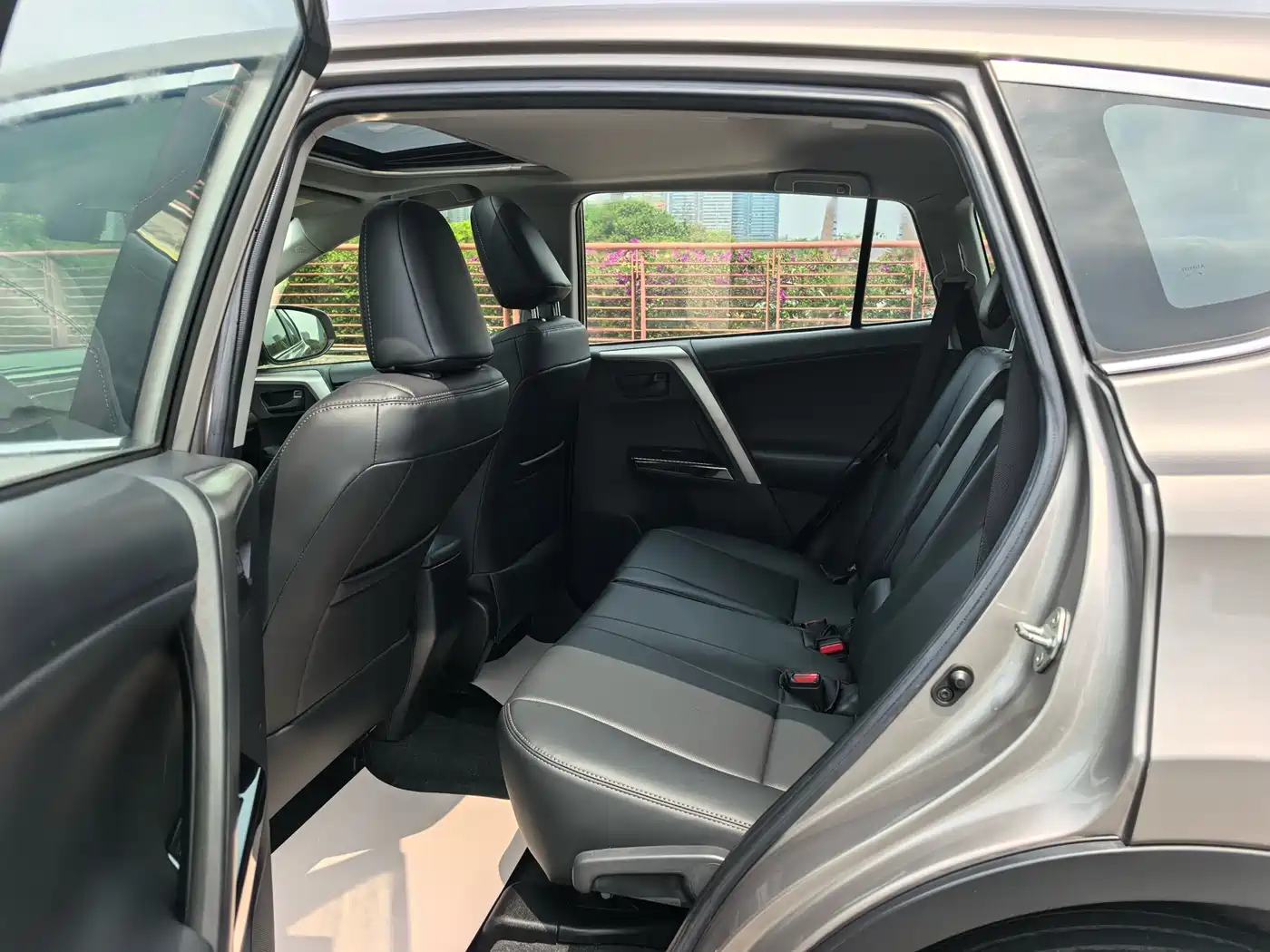 Toyota RAV4 Rongfang 2015 2.0L CVT 2WD Trend Edition фото 5