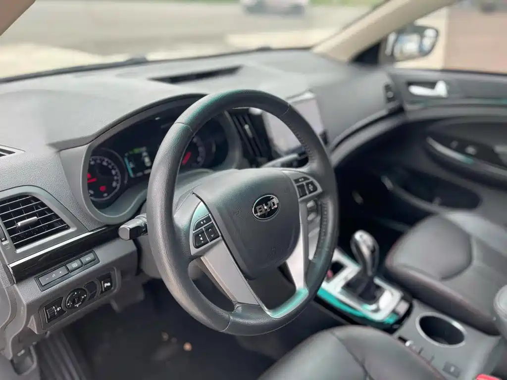 BYD E5