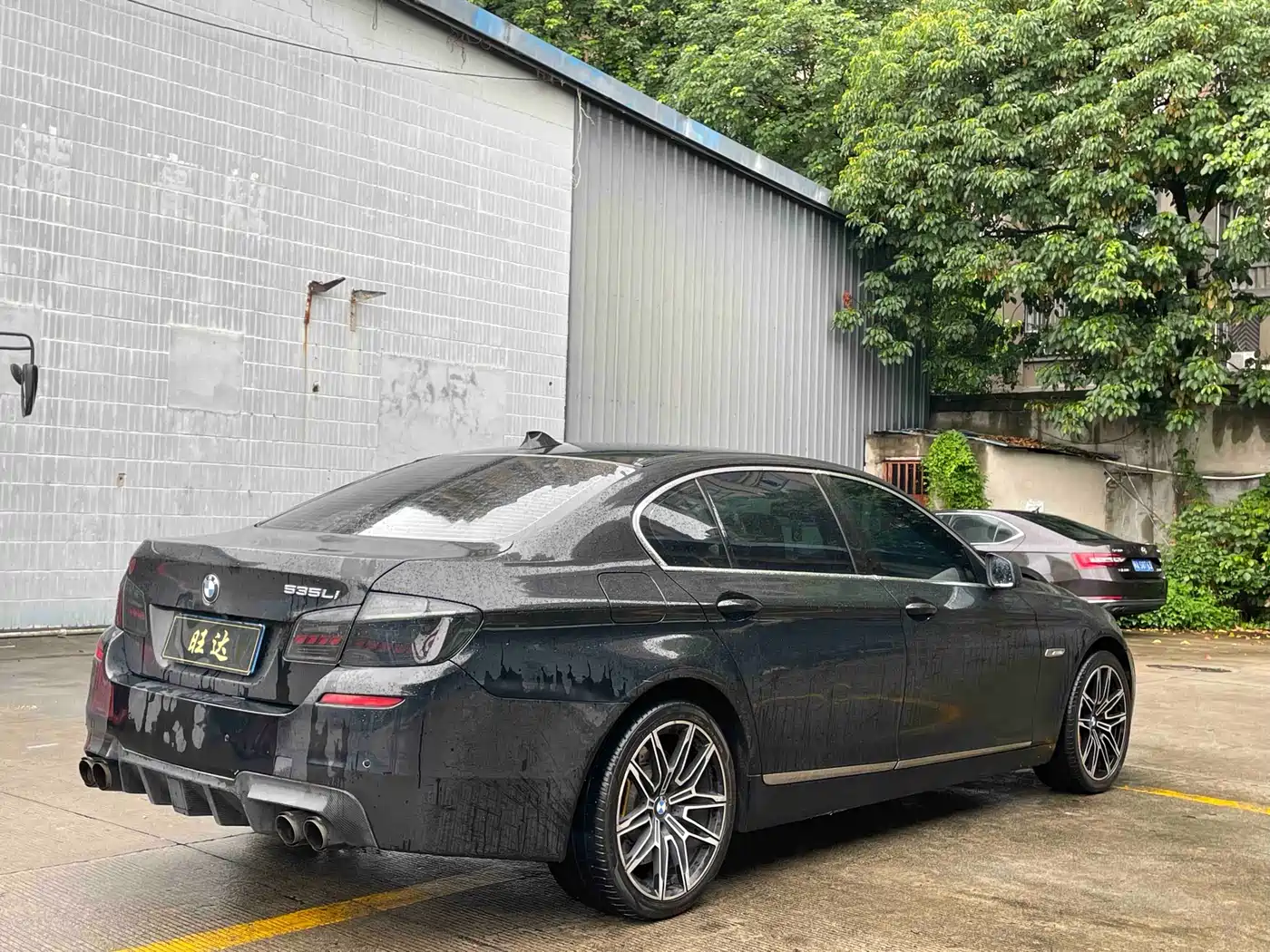 BMW 5 Series 2011 523Li Leading фото 7
