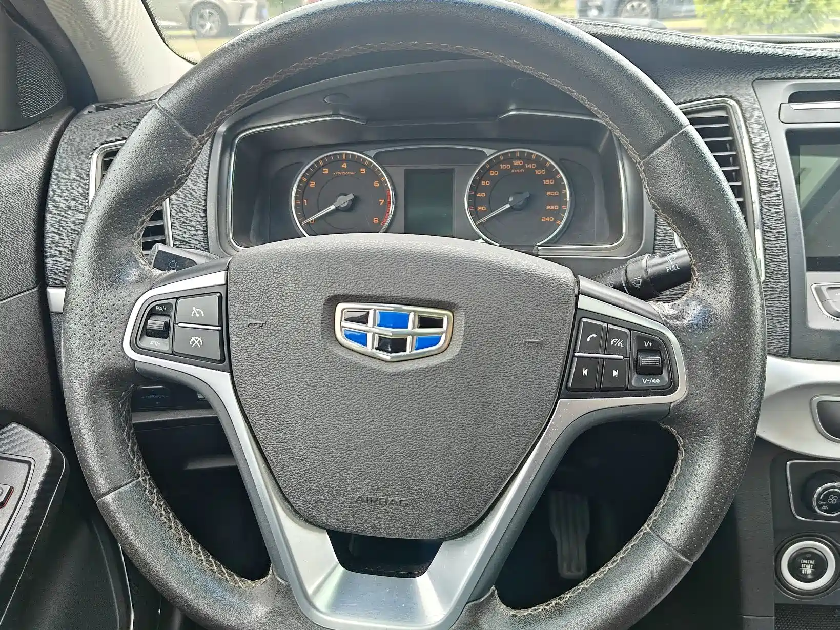 Фото 18 - Geely Vision