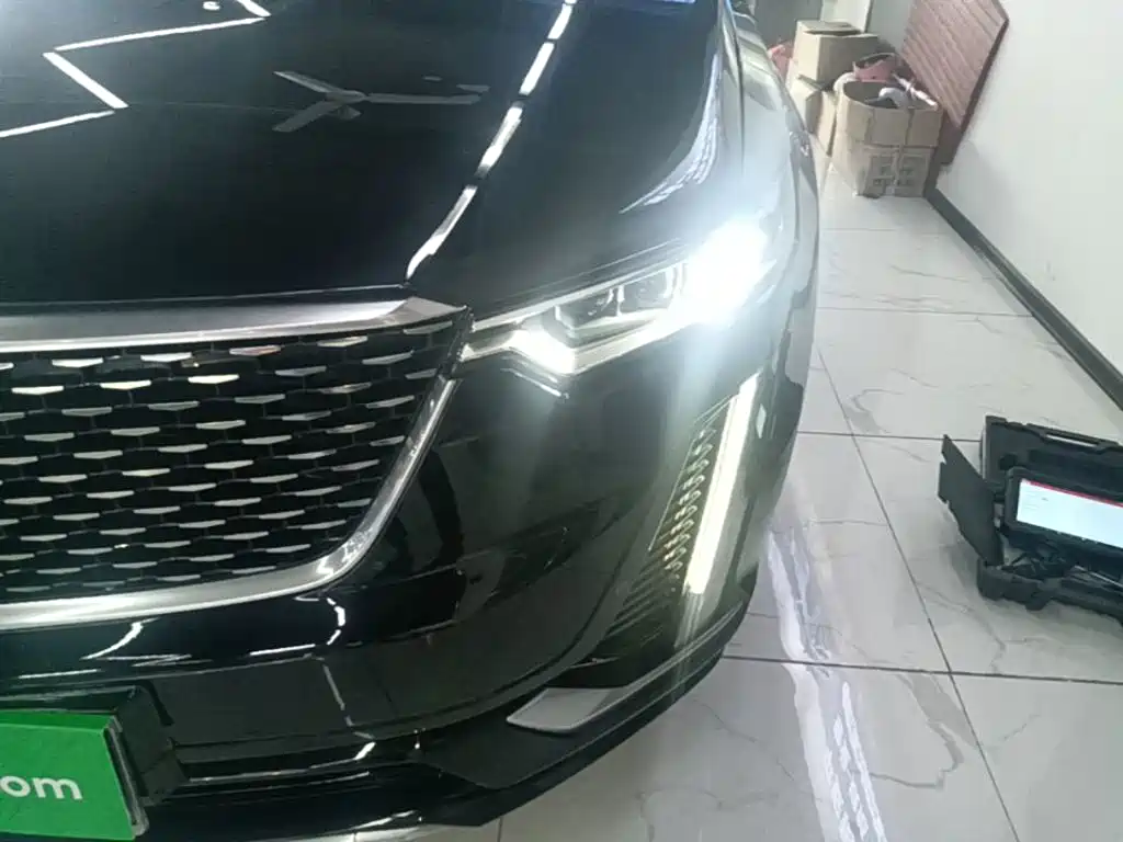 Фото 24 - Cadillac XT6