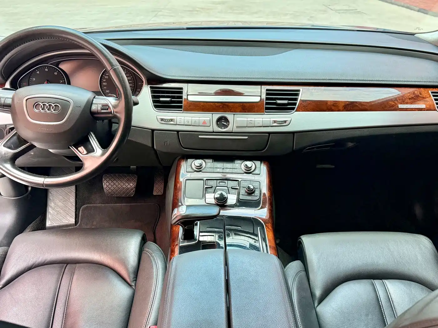 Фото 10 - Audi A8