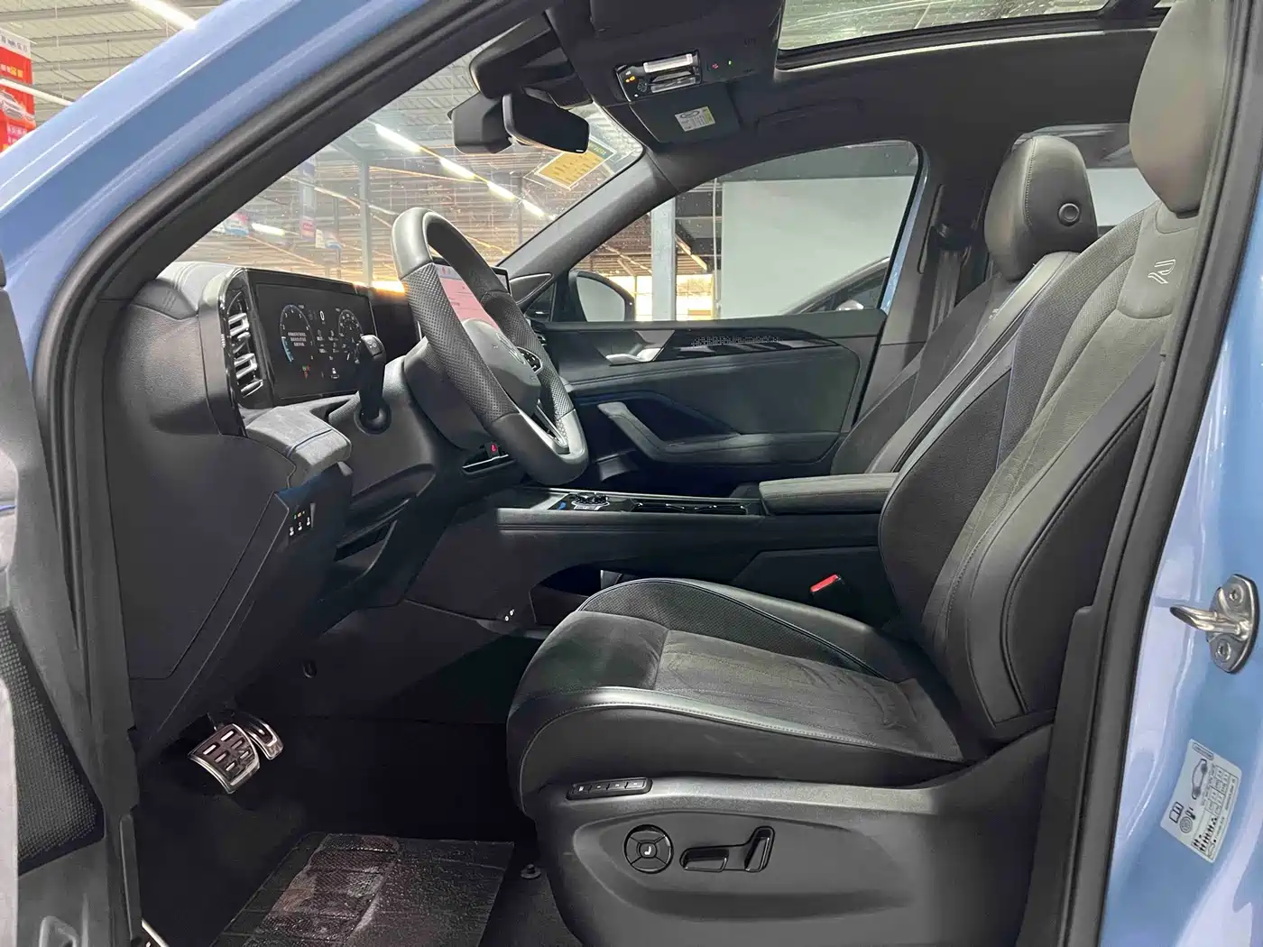 Photo 8 - Volkswagen Tiguan L