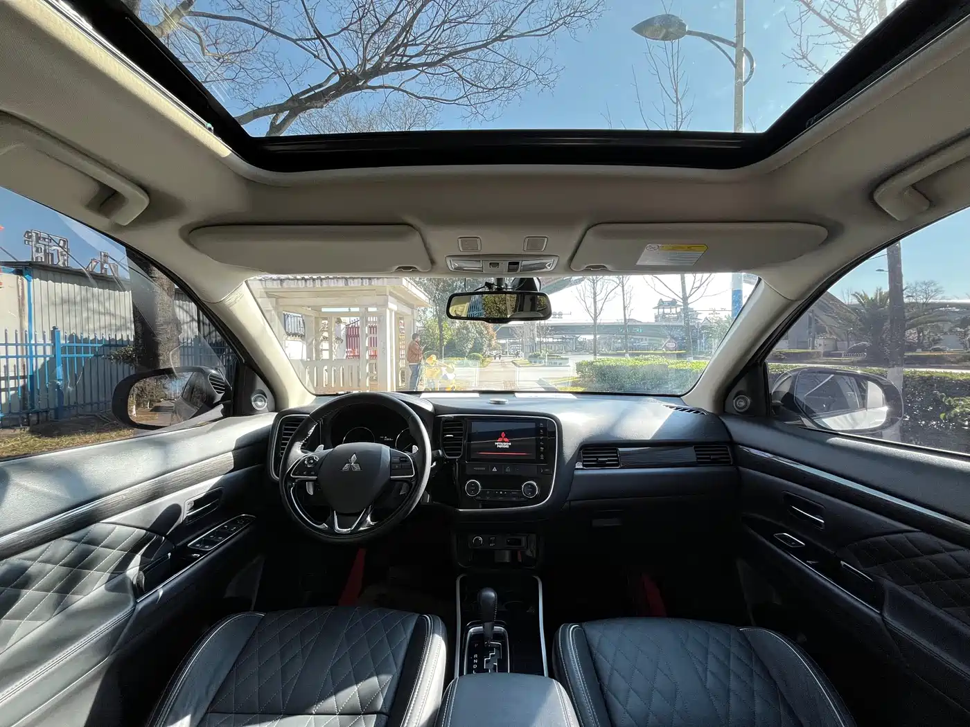 MITSUBISHI OUTLANDER