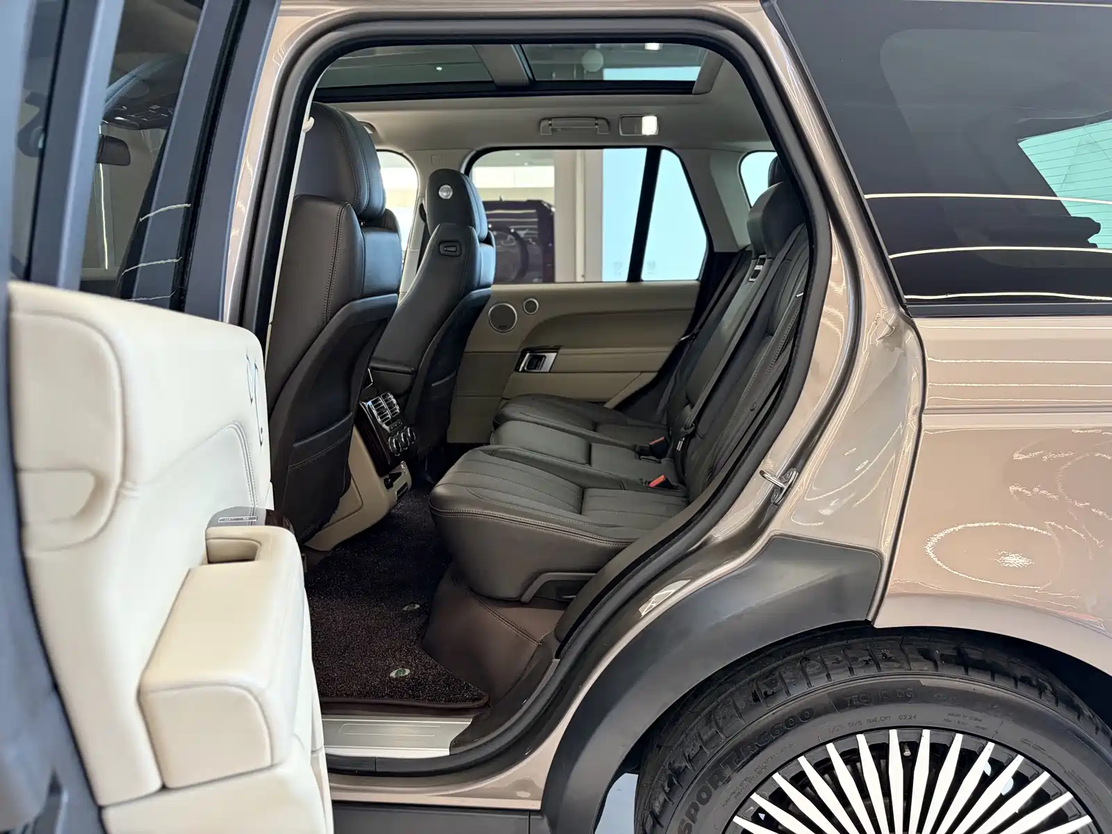 Фото 16 - Land Rover Range Rover