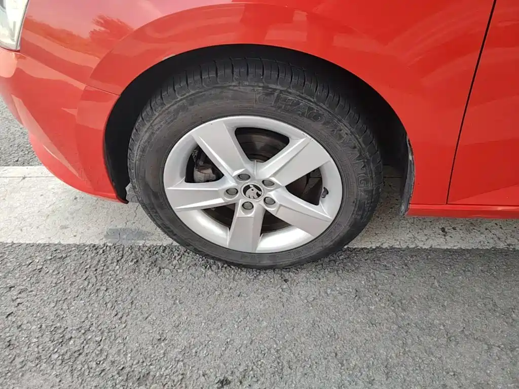 Škoda Fabia 2018 2017 1.4L Auto Car Enjoy Edition