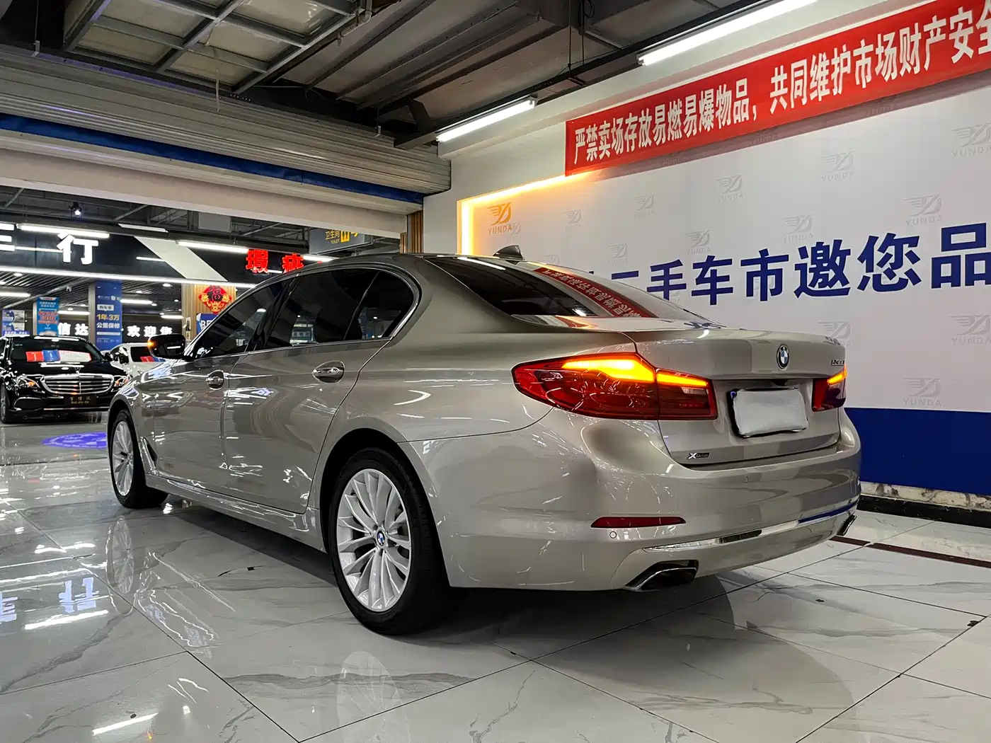 BMW 5 Series 2018 Facelift 530Li xDrive Luxury Package фото 3