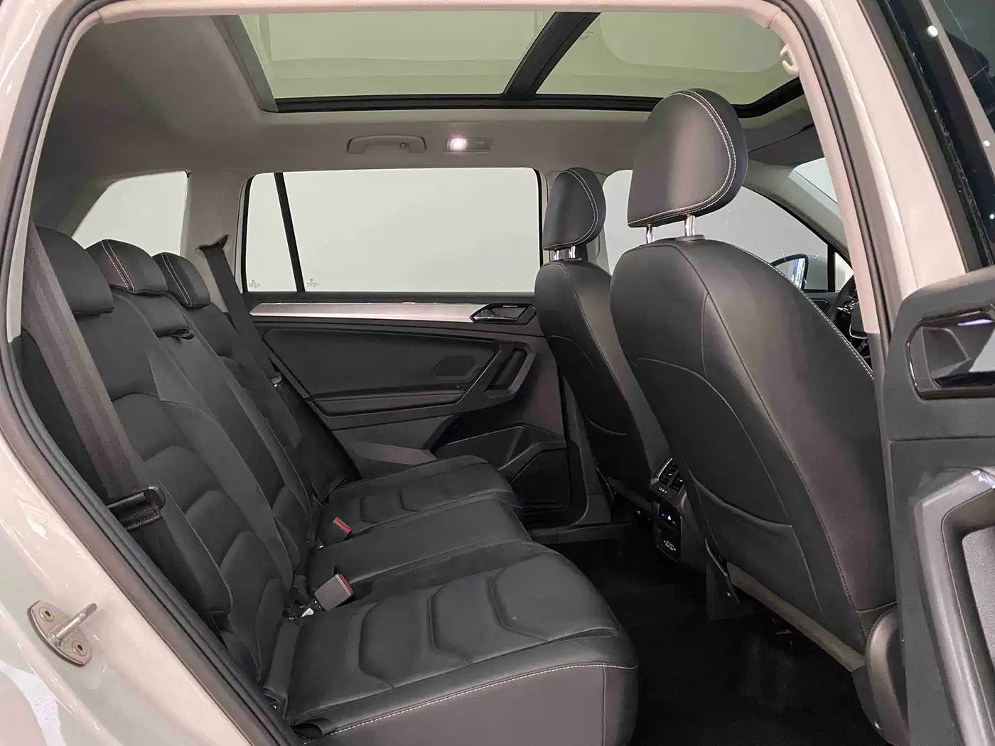 Volkswagen Tiguan L 2021 330TSI Automatic 2WD Smart фото 26