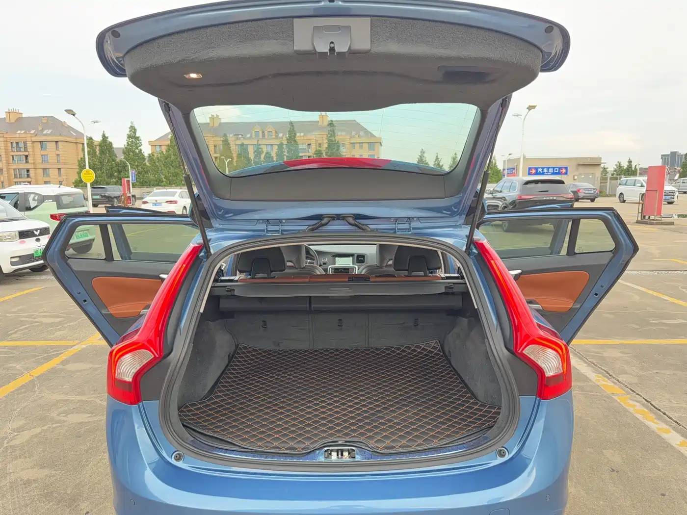 Фото 14 - Volvo V60