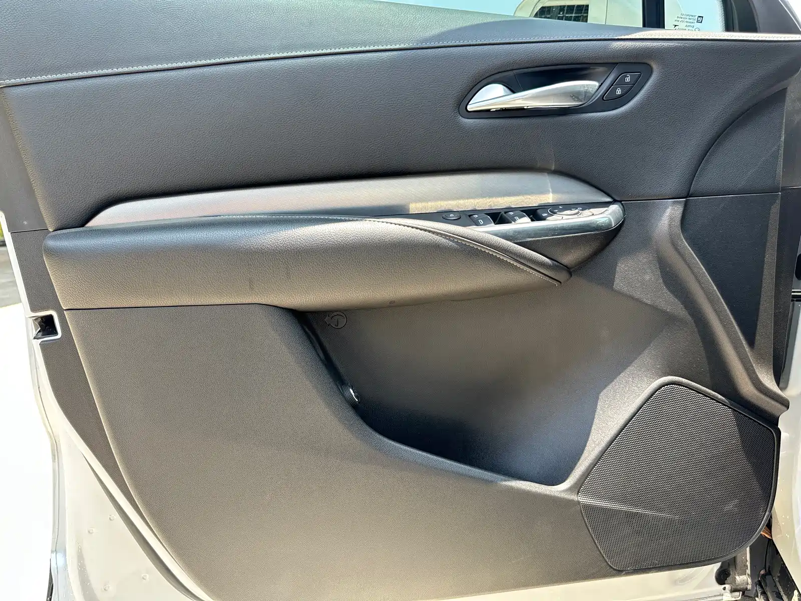 Photo 10 - Cadillac XT4