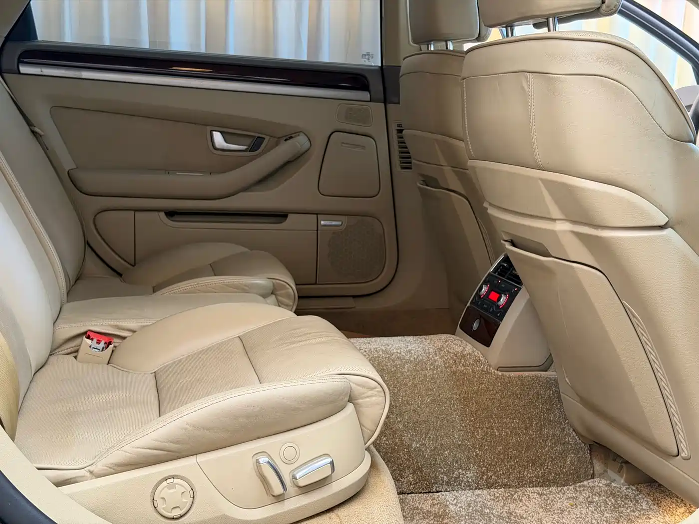 Audi A8 2007 A8L 4.2 FSI quattro Premium фото 14