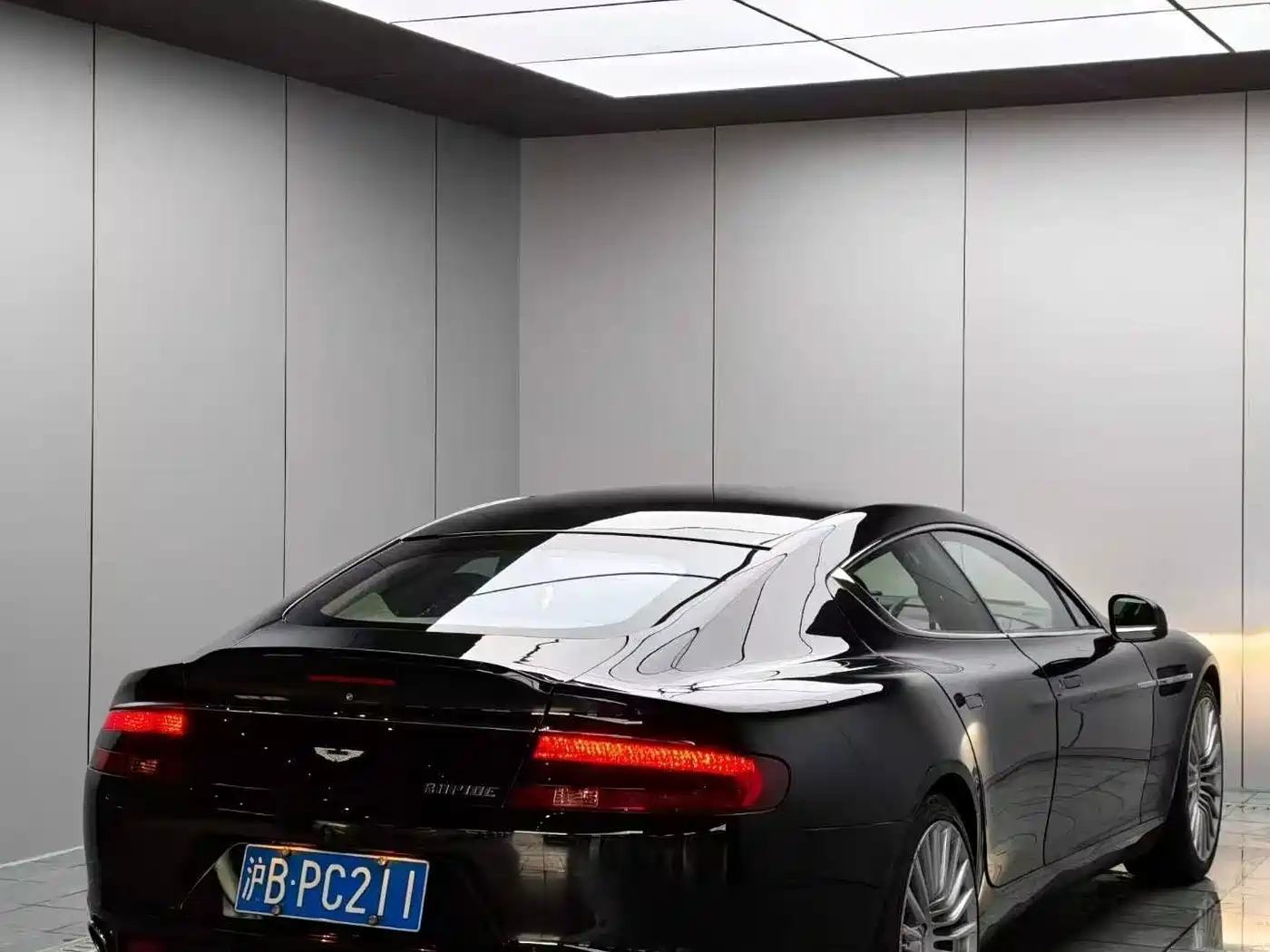 Aston Martin Rapide 2017 2016 6.0L Rapide CE