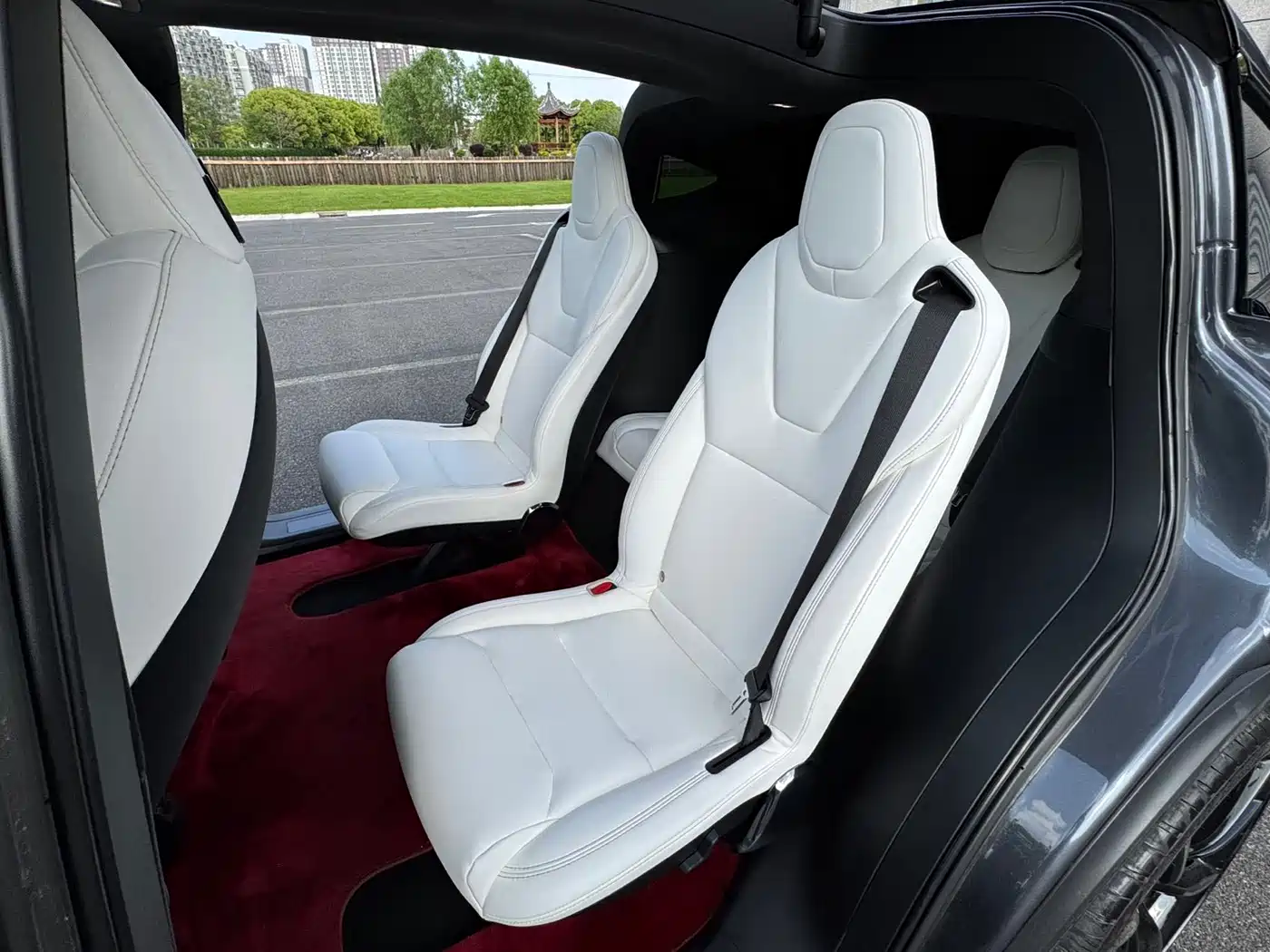 TESLA MODEL X