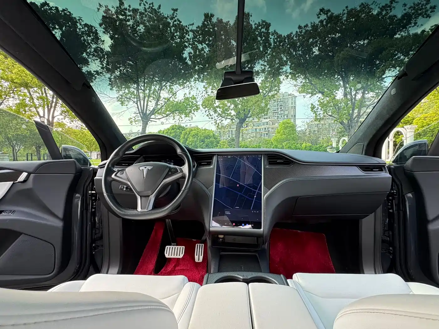 TESLA MODEL X
