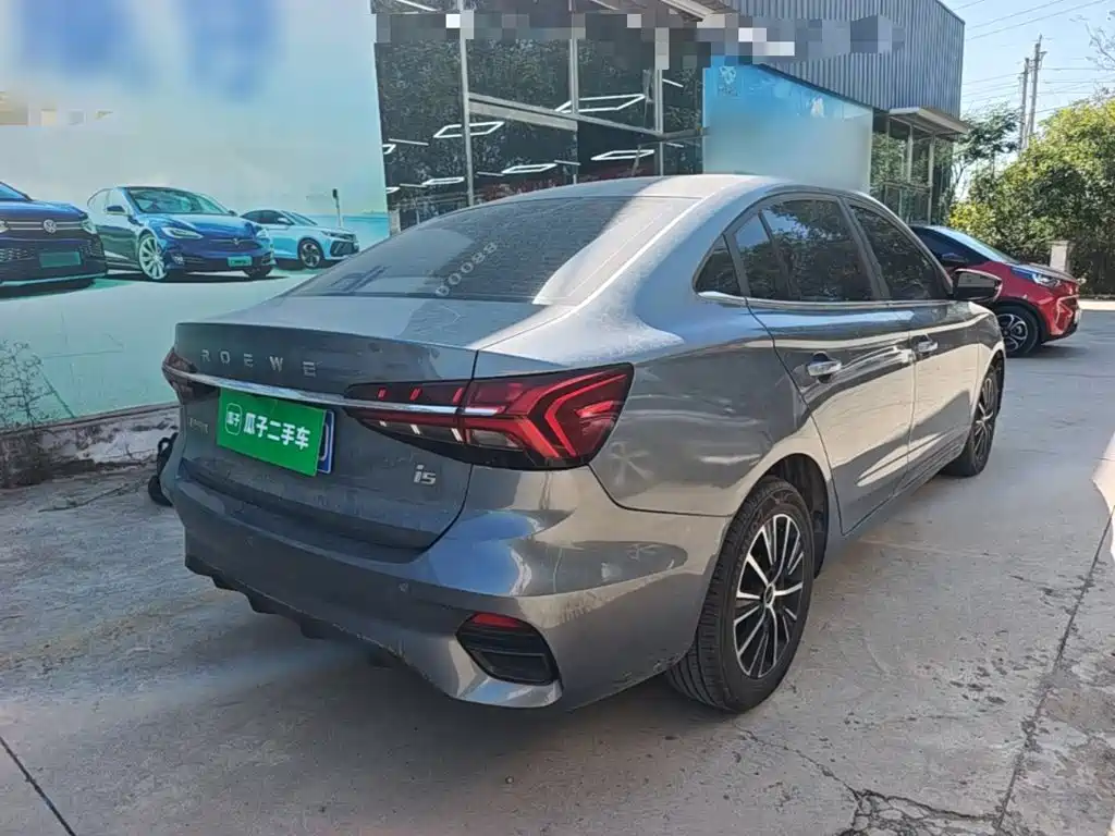 Фото 7 - Roewe i5