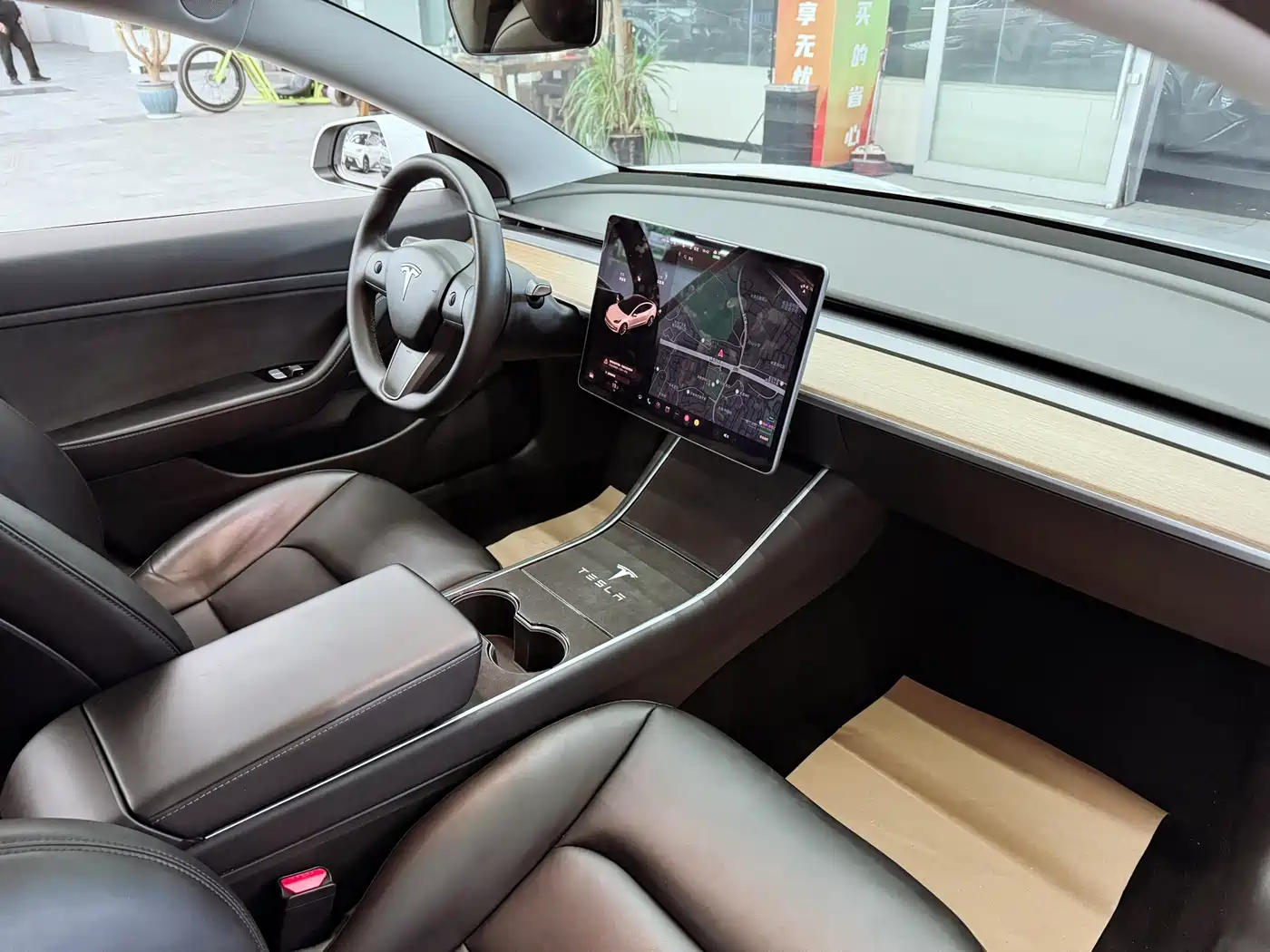 TESLA MODEL 3