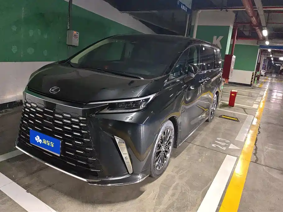 Lexus LM 2023 500h 6-Seater Prestige Edition
