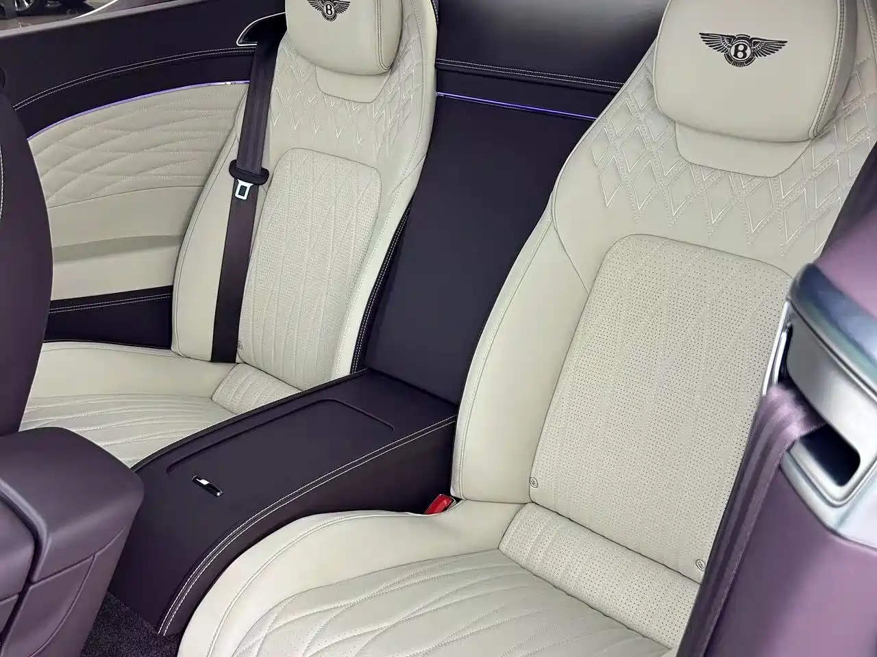 Bentley Continental 2025 2024 4.0T GT V8 Azure Edition