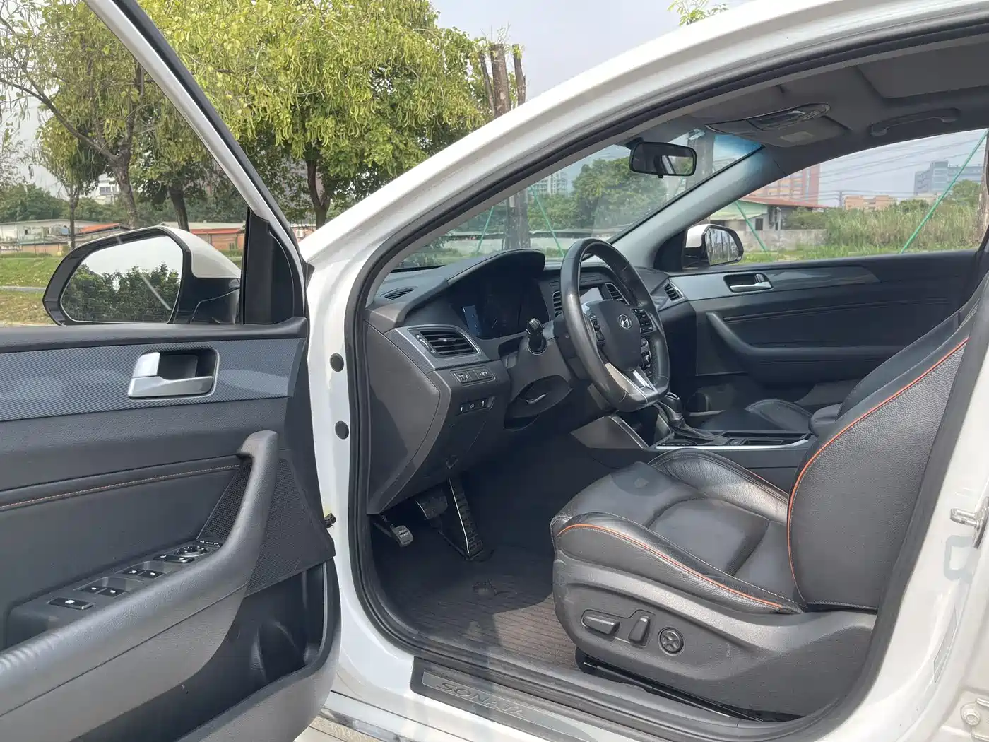 Hyundai Sonata 2015 1.6T GLS Smart фото 4
