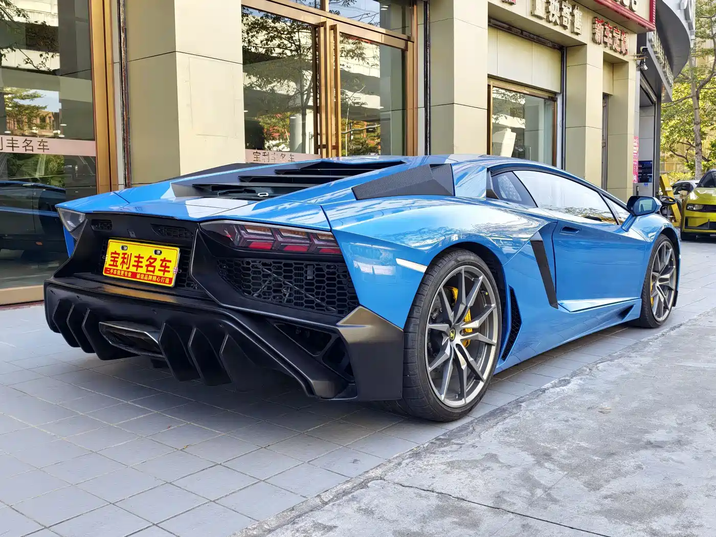 Lamborghini Aventador 2011 LP 700-4 фото 2
