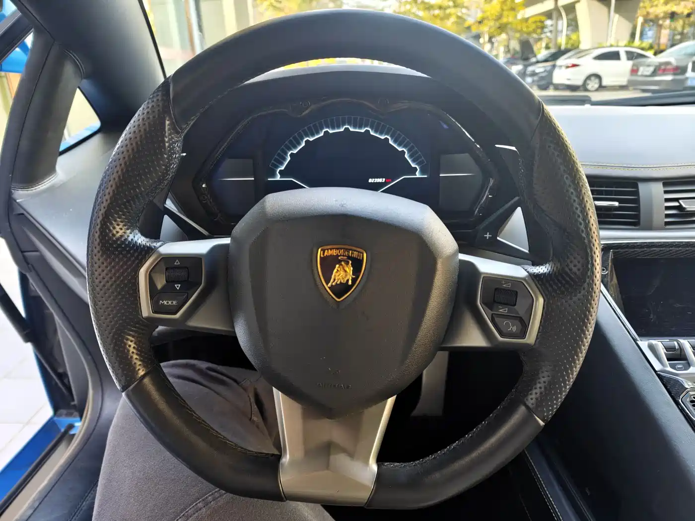 Lamborghini Aventador 2011 LP 700-4 фото 16