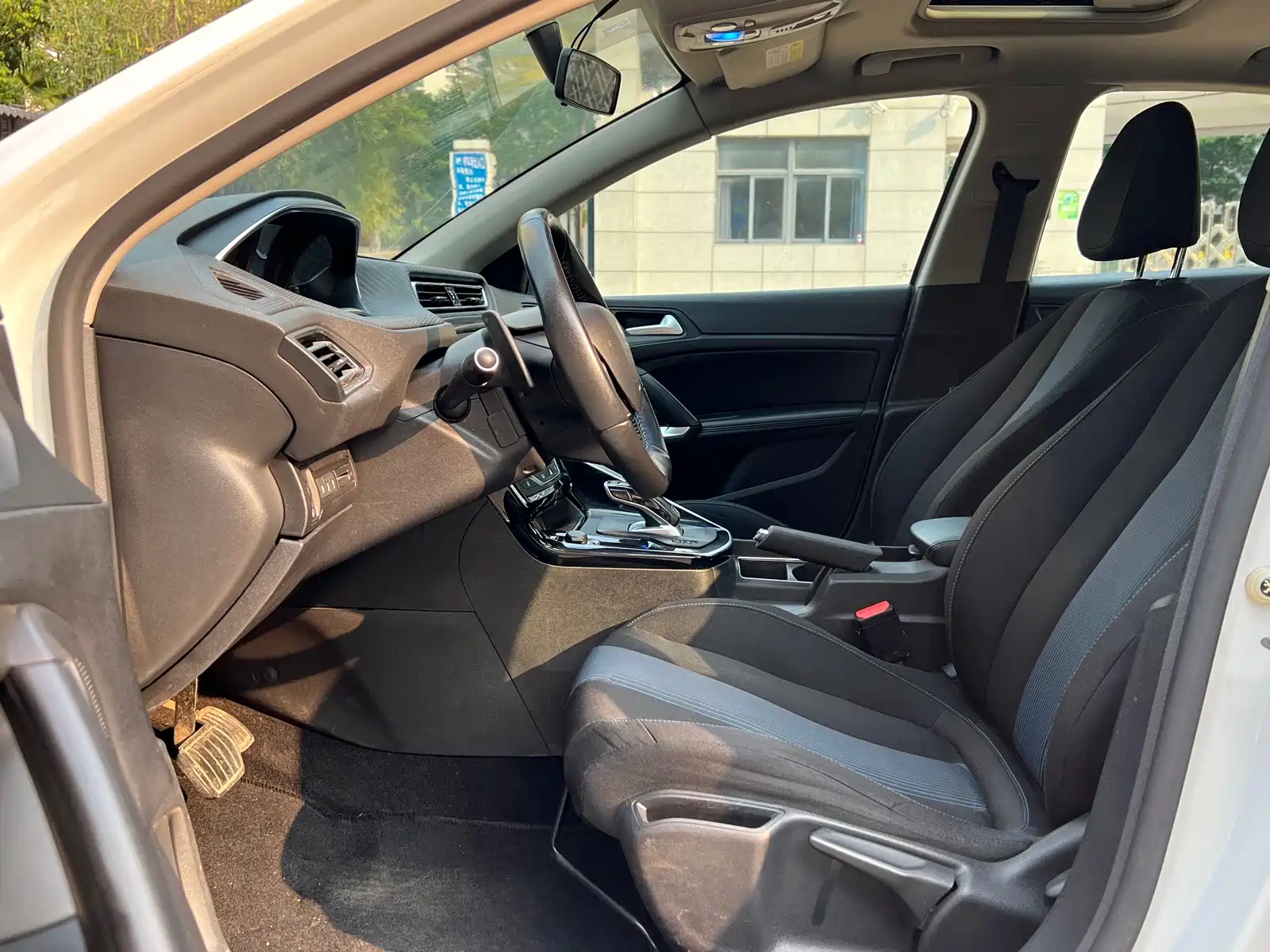 صورة 10 - Peugeot 308