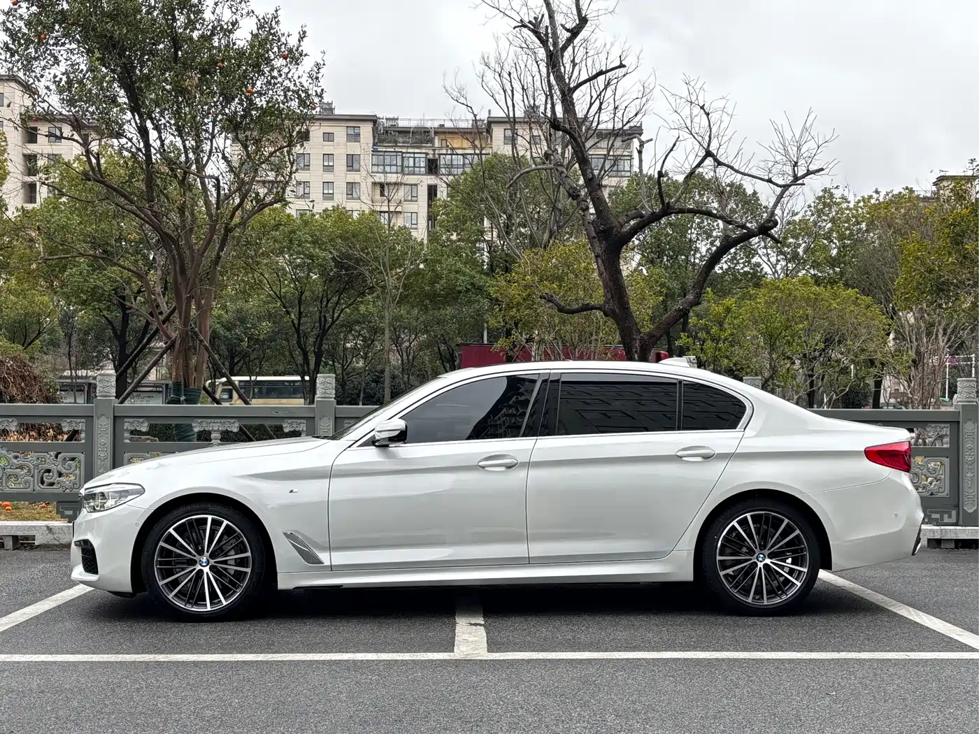 BMW 5 Series 2020 530Li Exclusive M Sport Package фото 3