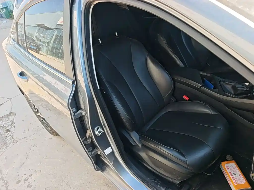 Фото 25 - Roewe i5
