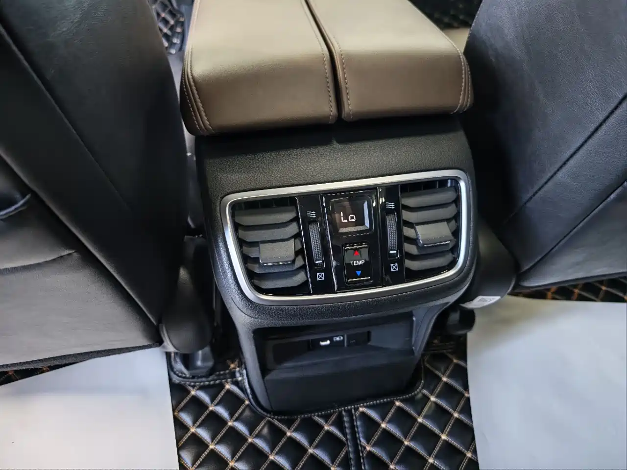 Фото 12 - Honda UR-V