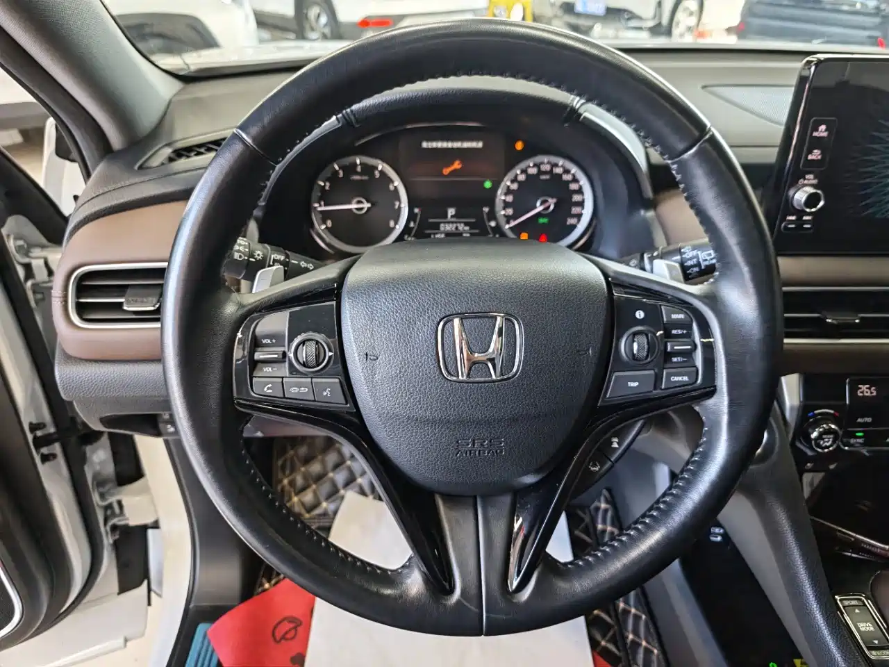 Фото 7 - Honda UR-V