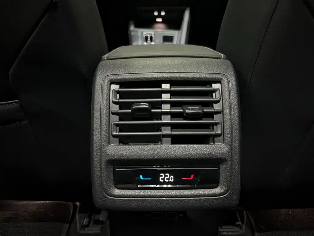 Volkswagen Golf 2023 280TSI DSG R-Line Lite фото 12