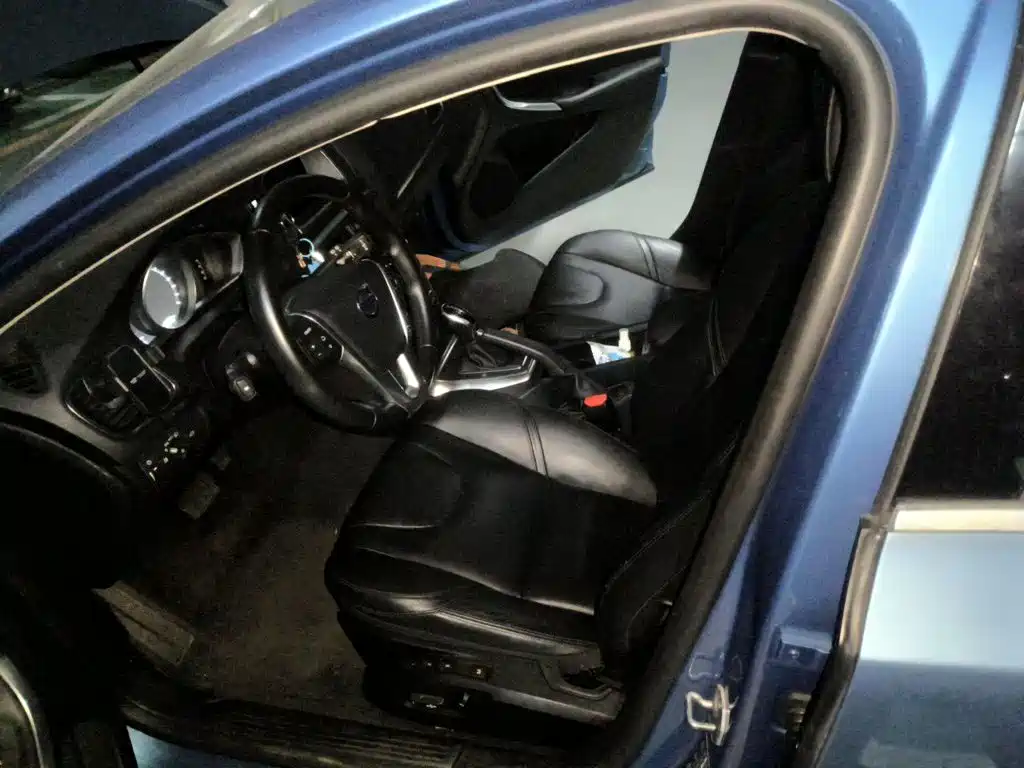 Фото 12 - Volvo V40