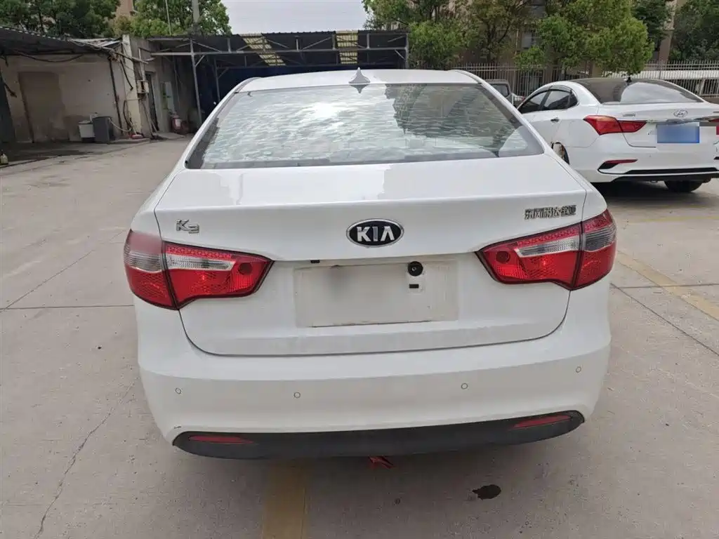 Kia K2 2012 Sedan 1.4L MT GLS Commemorative Edition фото 6