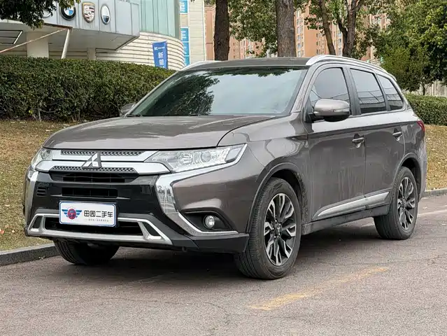 Mitsubishi Outlander 2020 2.0L 2WD Premium 7-seater