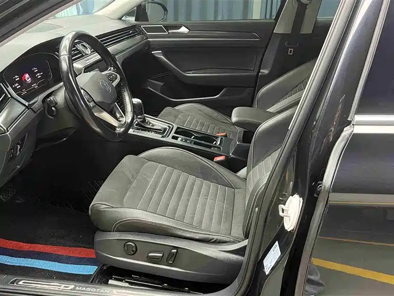 Volkswagen Magotan 2020 330TSI DSG Luxury фото 4