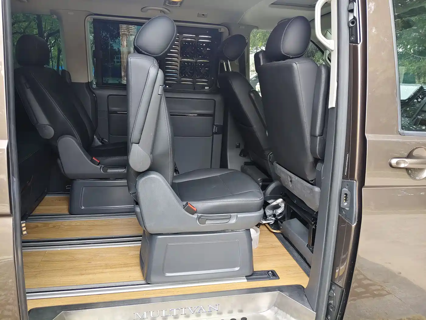 Volkswagen Multivan 2012 2.0TSI 2WD Luxury Edition фото 9
