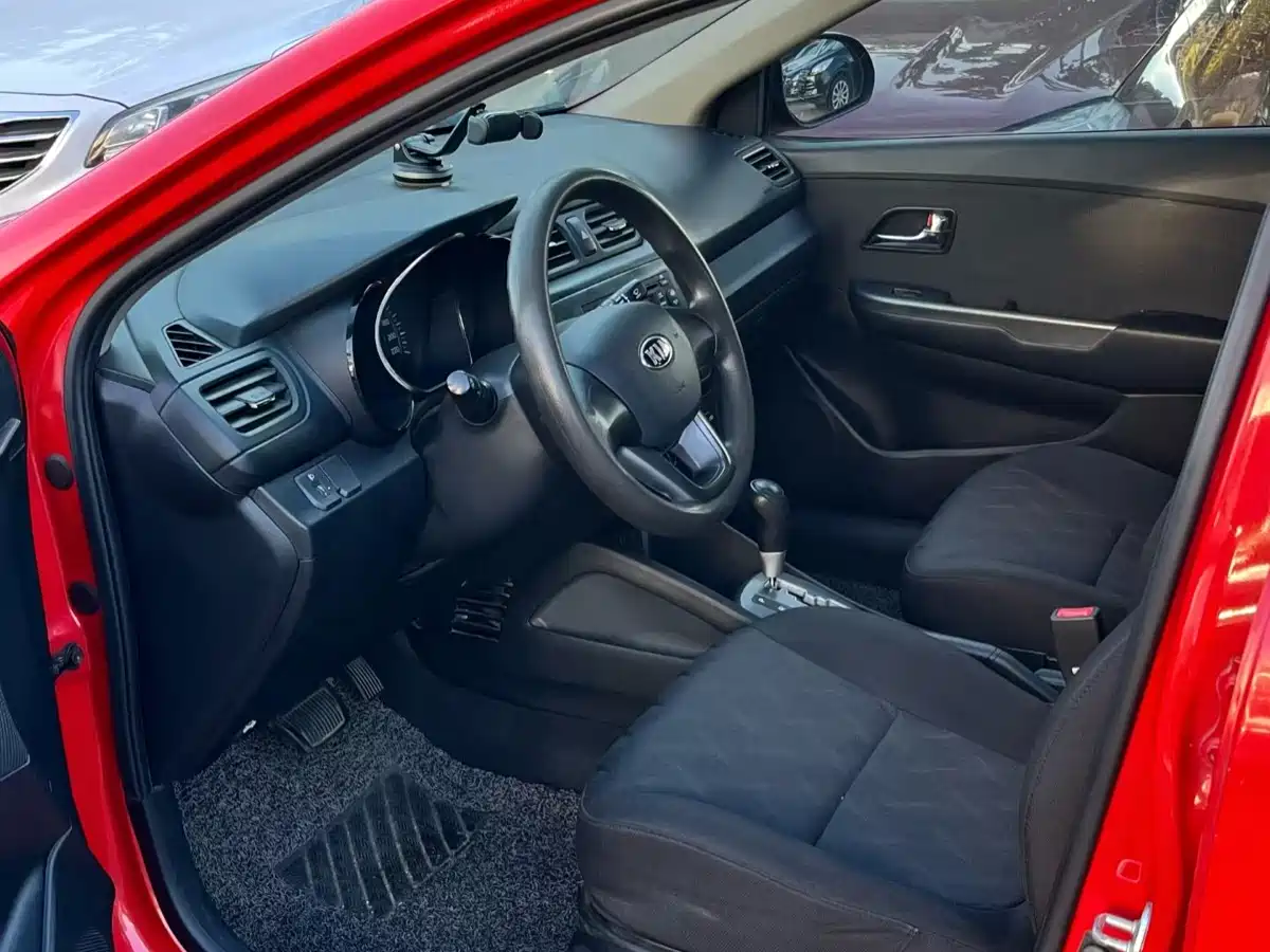 Kia K2 2012 Sedan 1.4L AT GLS Commemorative Edition фото 6