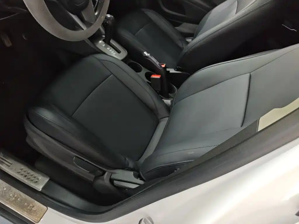 Photo 15 - Chevrolet Trax