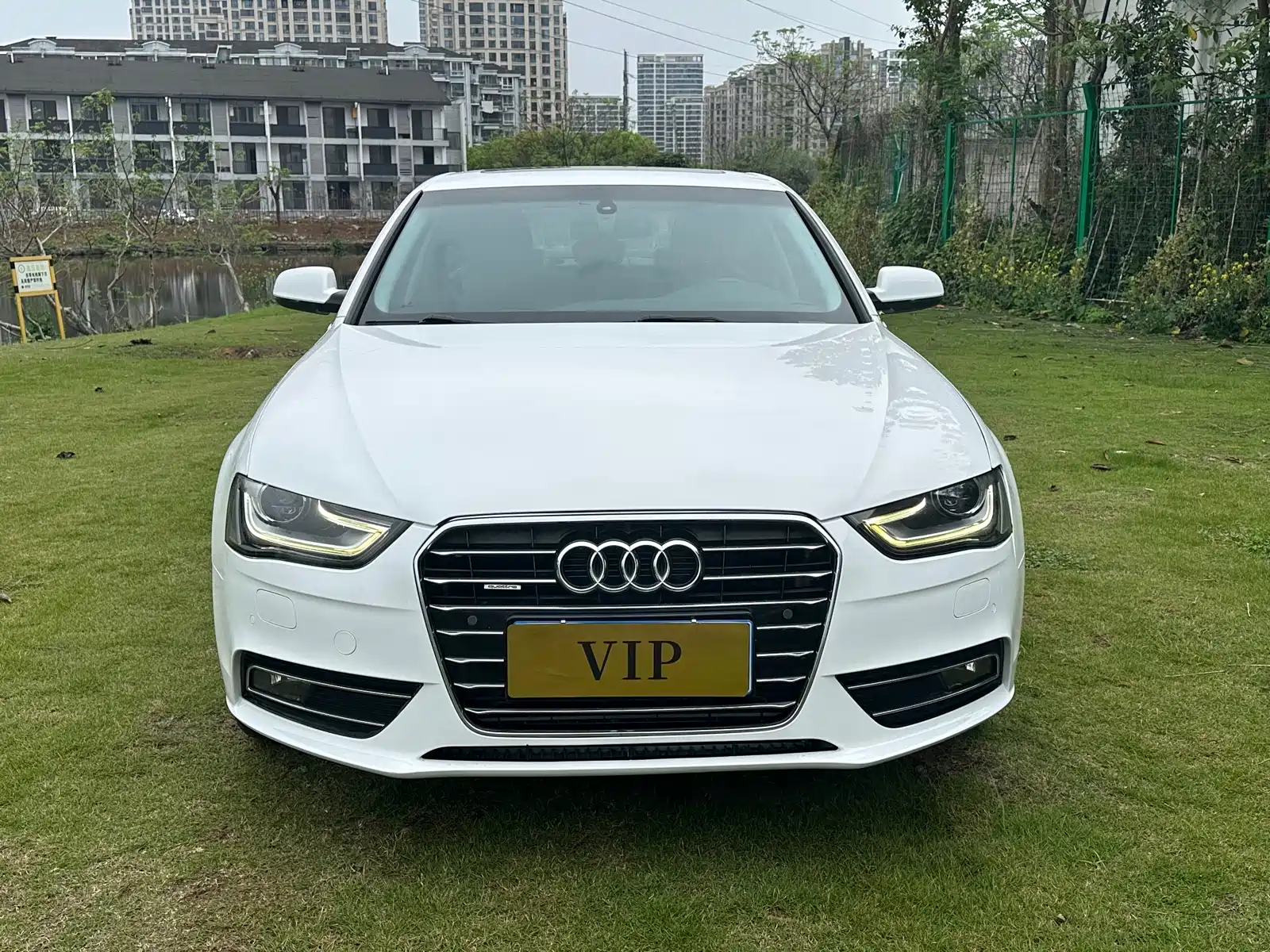 Фото 2 - Audi A4L