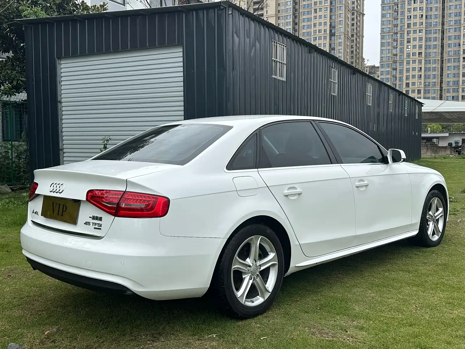 Фото 9 - Audi A4L