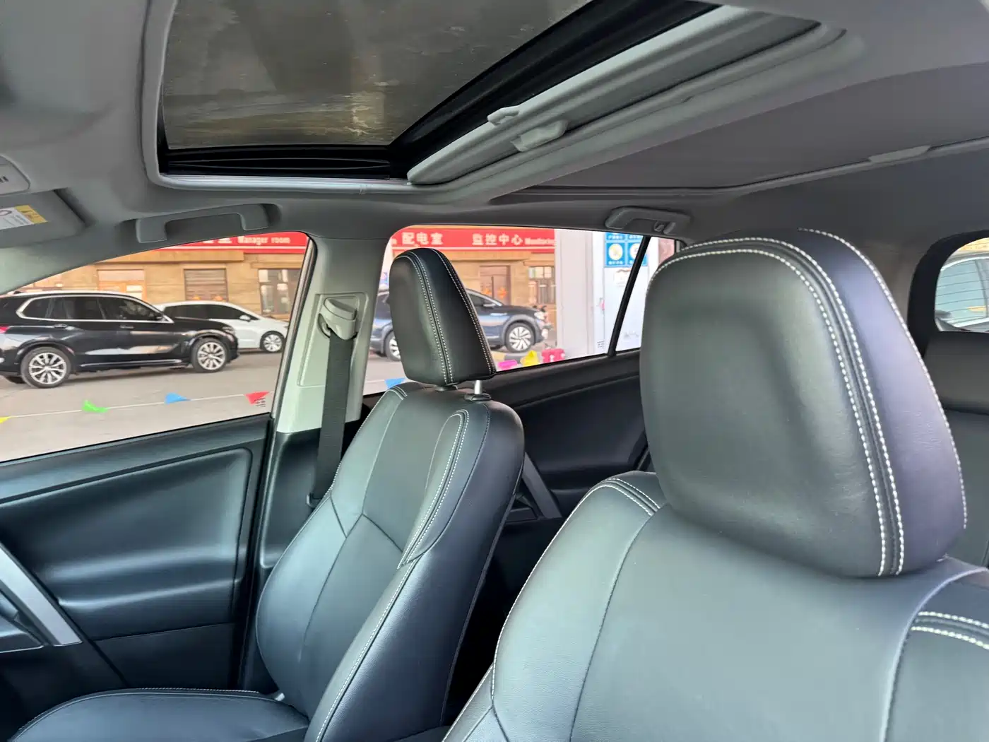 Toyota RAV4 Rongfang 2016 2.5L Automatic 4WD Elite фото 3