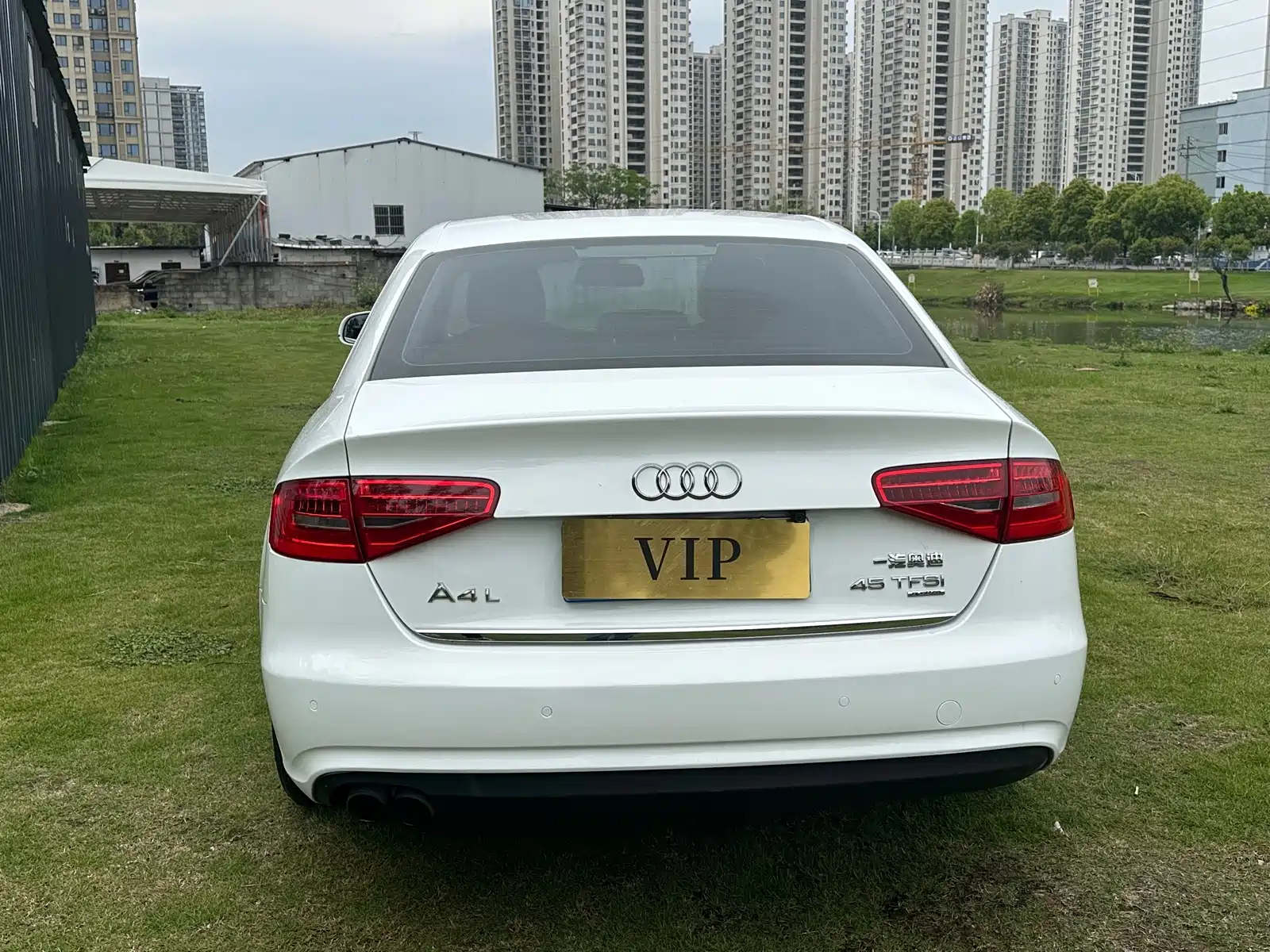 Фото 8 - Audi A4L