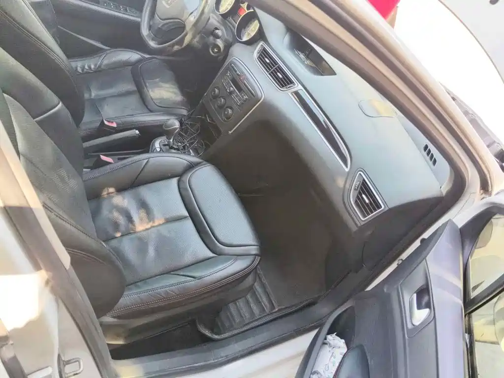 صورة 13 - Peugeot 308