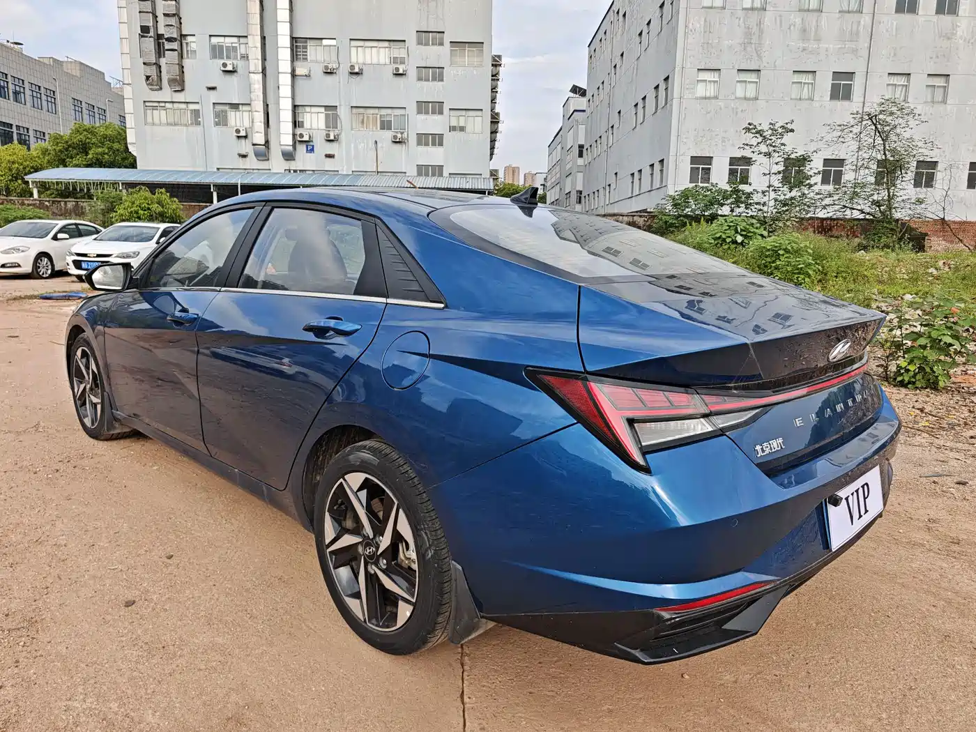 Hyundai Elantra 2021 1.5L CVT LUX Premium Edition фото 7
