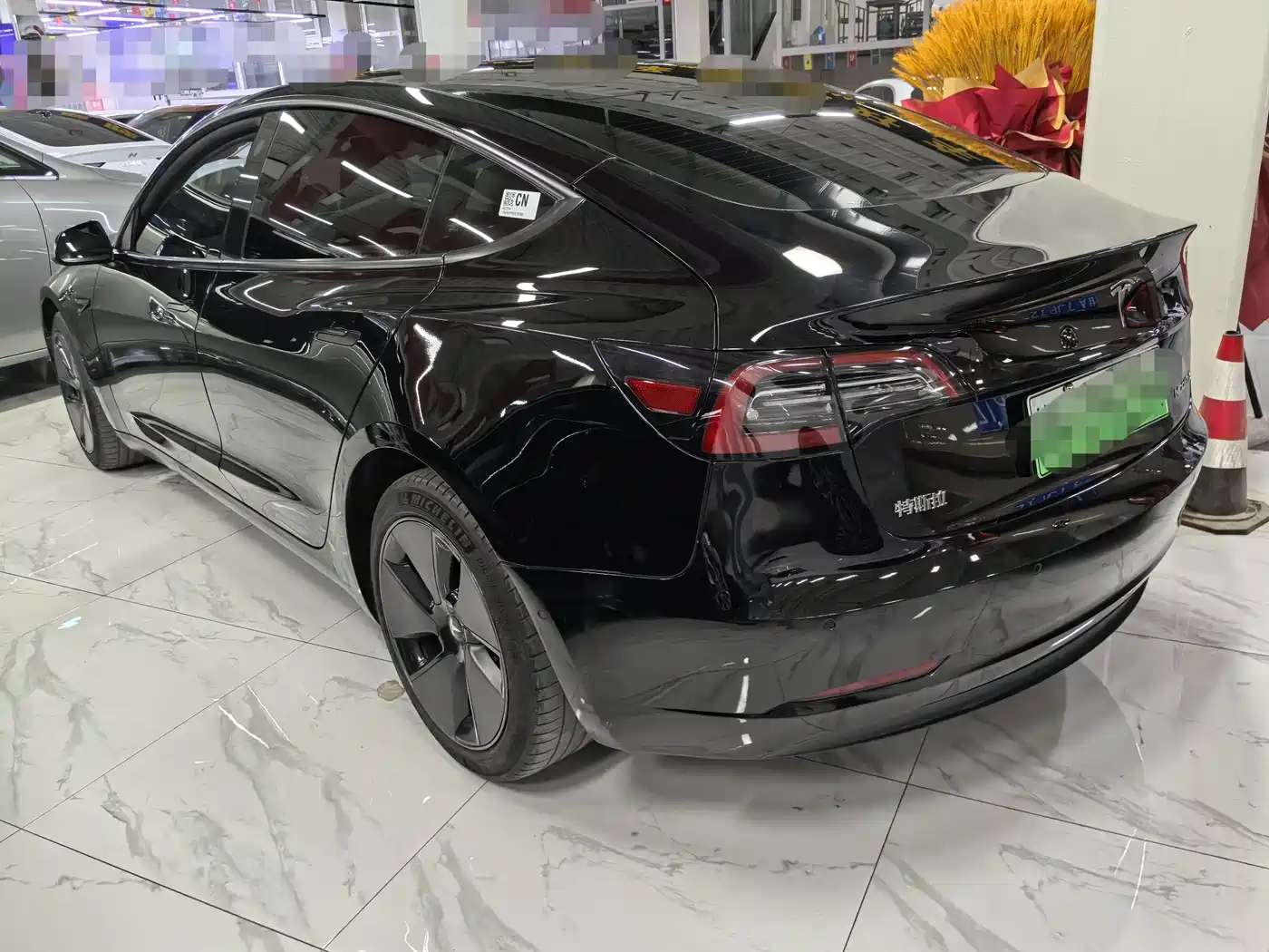 TESLA MODEL 3