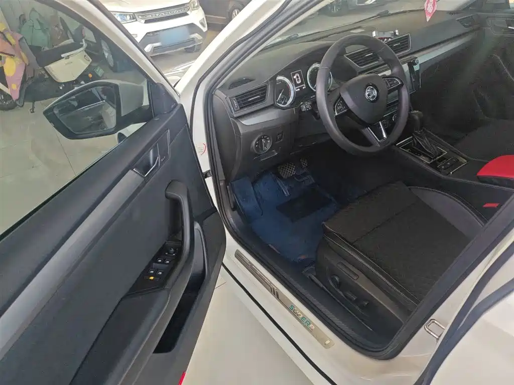 Škoda Superb 2018 TSI330 DSG Comfort Edition China V фото 8